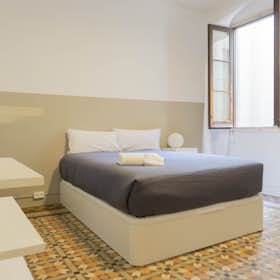 Private room for rent for €1,008 per month in Barcelona, Carrer de Trafalgar