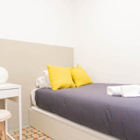 Private room for rent for €816 per month in Barcelona, Carrer de Trafalgar
