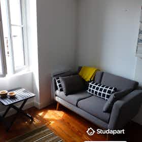 Apartment for rent for €850 per month in Bordeaux, Rue Entre-Deux Murs