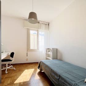 Отдельная комната сдается в аренду за 550 € в месяц в Padova, Via Francesco Bonafede