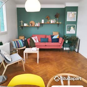 Private room for rent for €385 per month in Troyes, Carrefour de la Pointe à Graisse