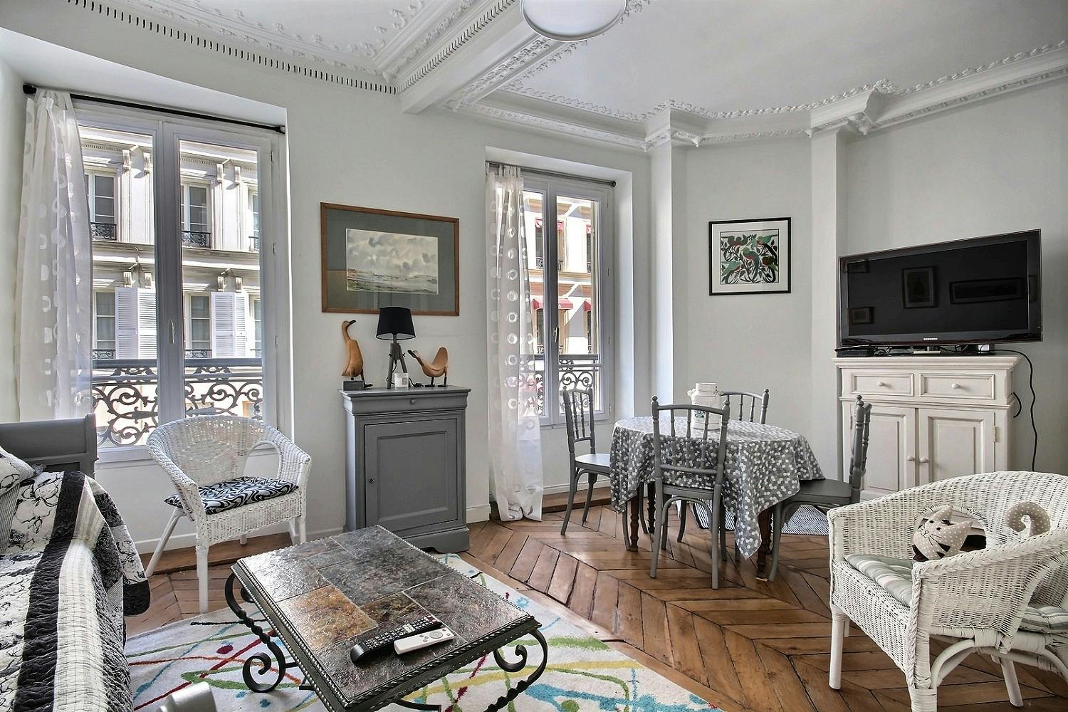 Apartment for rent for €1,836 per month in Paris, Rue de Douai