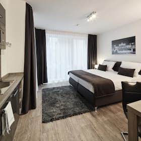 Apartment for rent for €1,490 per month in Berlin, Brunnenstraße