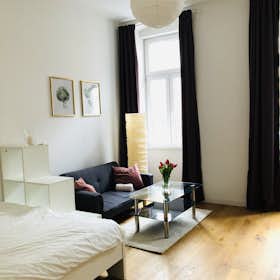 Apartment for rent for €1,099 per month in Vienna, Koppstraße