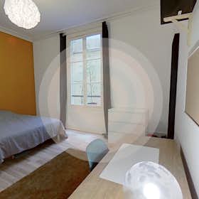 Private room for rent for €1,090 per month in Paris, Rue du Faubourg Saint-Denis