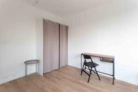 私人房间 正在以 €690 的月租出租，其位于 Fontenay-le-Fleury, Avenue de la République