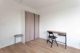 私人房间 正在以 €690 的月租出租，其位于 Fontenay-le-Fleury, Avenue de la République