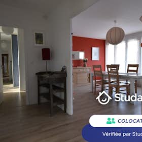 Private room for rent for €560 per month in Reims, Rue Chanteraine