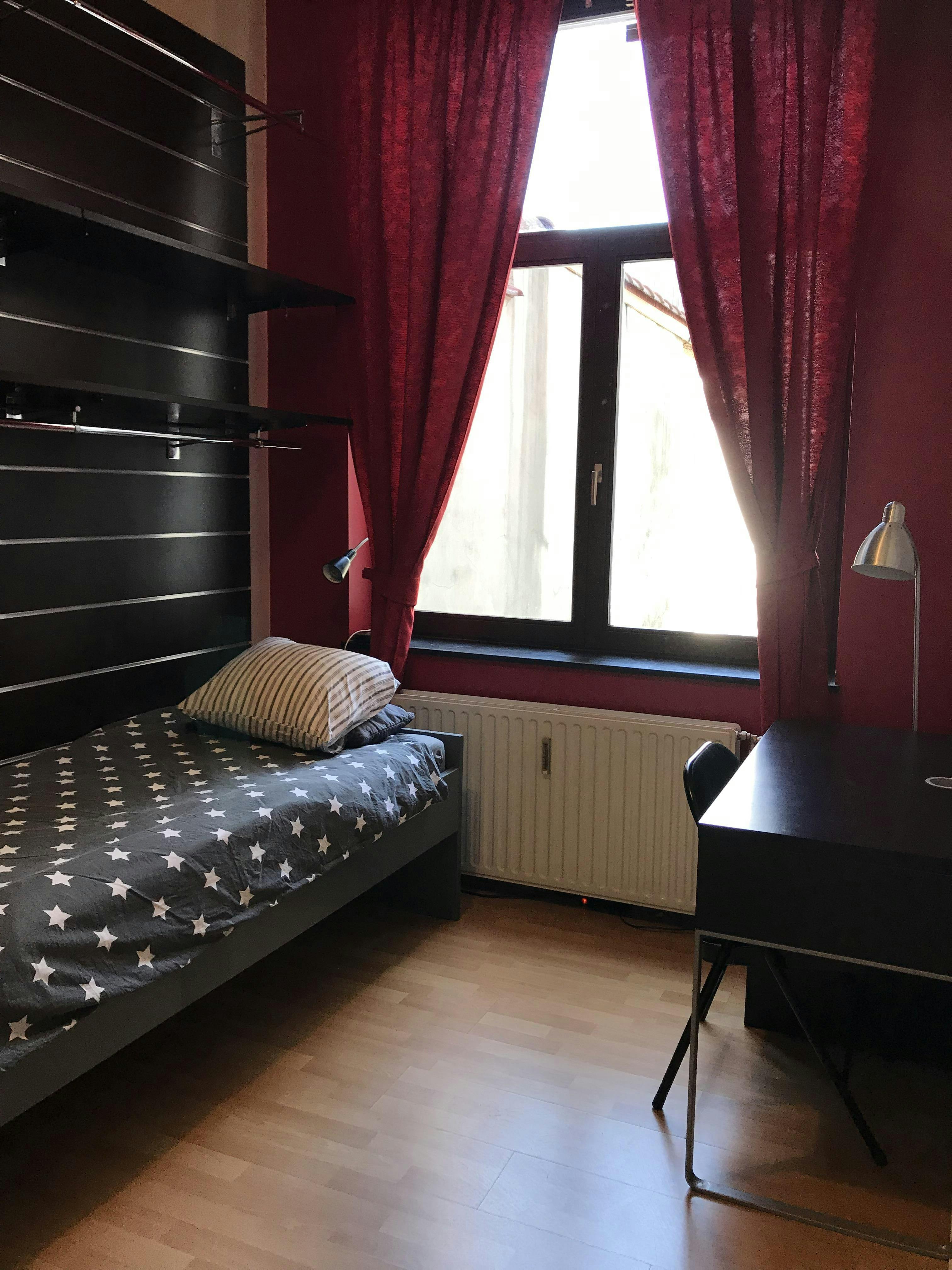 Gedeelde kamer te huur voor € 600 per maand in Brussels, Boulevard Anspach