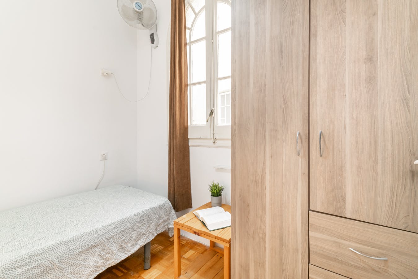 Private room for rent for €723 per month in Barcelona, Carrer de Balmes