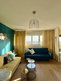 Appartement te huur voor € 2.800 per maand in Courbevoie, Rue Baudin