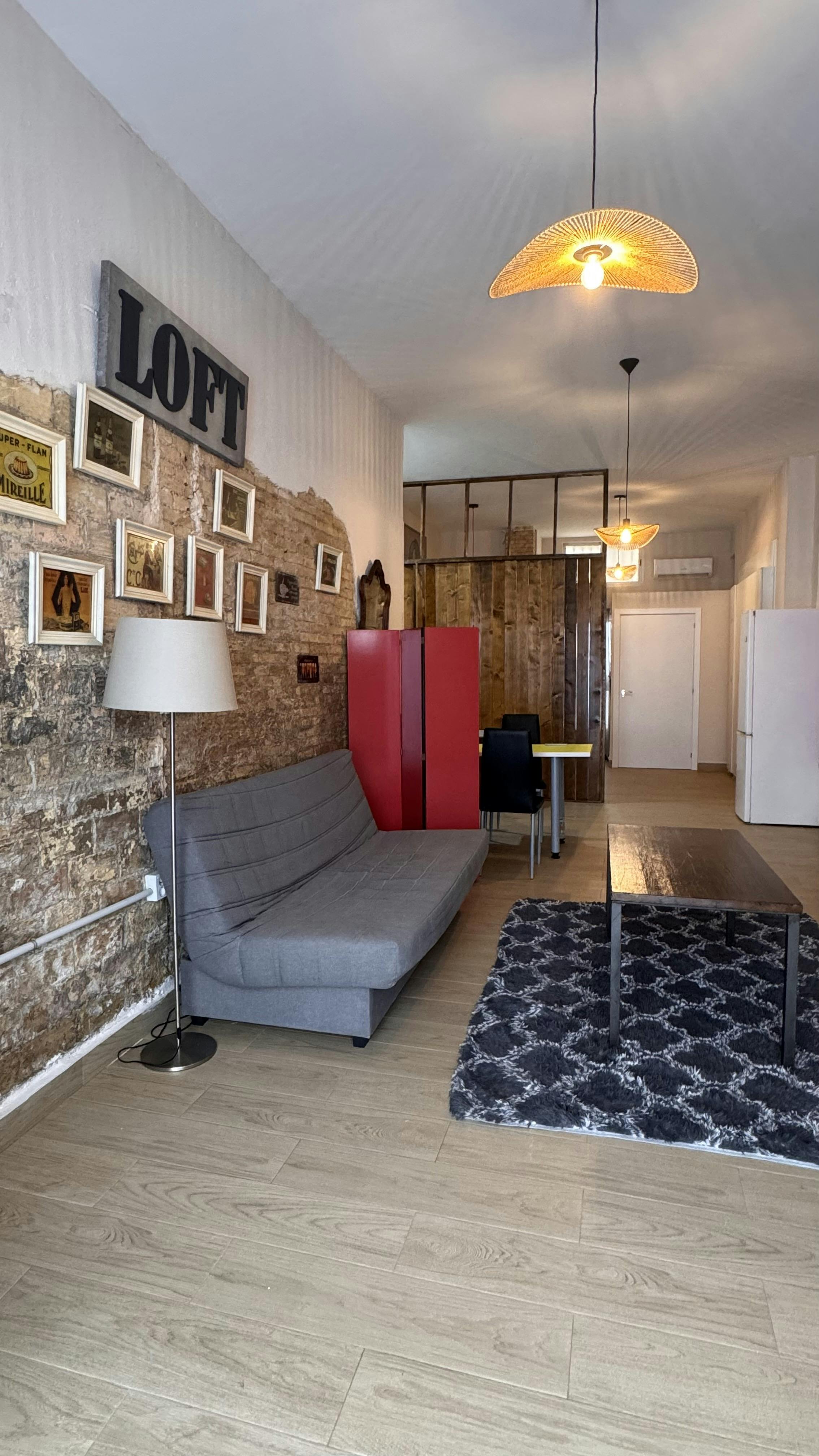 Apartment for rent for €1,450 per month in Valencia, Plaça Rojas Clemente