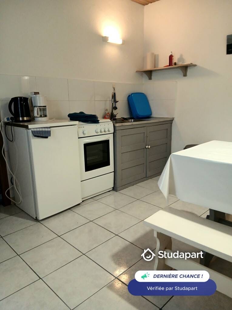 Haus zu mieten für 1.100 € pro Monat in La Rochelle, Rue Alfred de Musset
