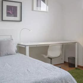 Private room for rent for €600 per month in Madrid, Calle del Poeta Joan Maragall