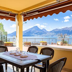 Apartment for rent for €3,000 per month in Brenzone sul Garda, Via Amerigo Vespucci