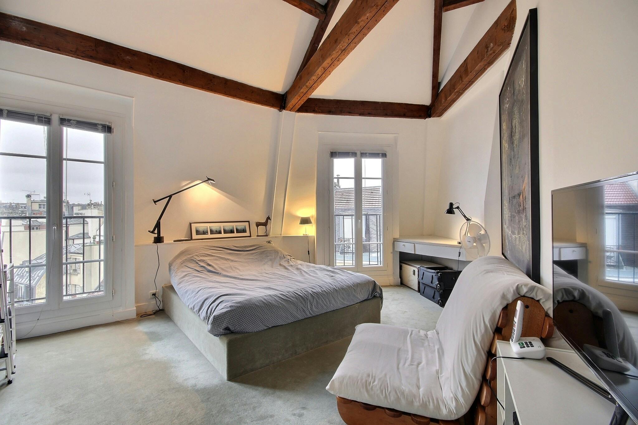 Apartment for rent for €2,205 per month in Paris, Rue Frédéric Sauton