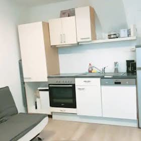Apartment for rent for €1,347 per month in Vienna, Stuwerstraße