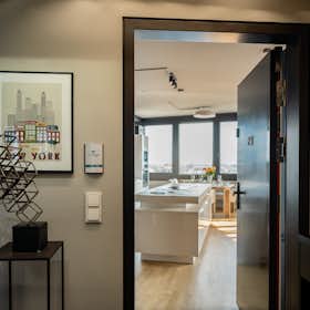 Apartment for rent for €4,800 per month in Vienna, Hernalser Gürtel