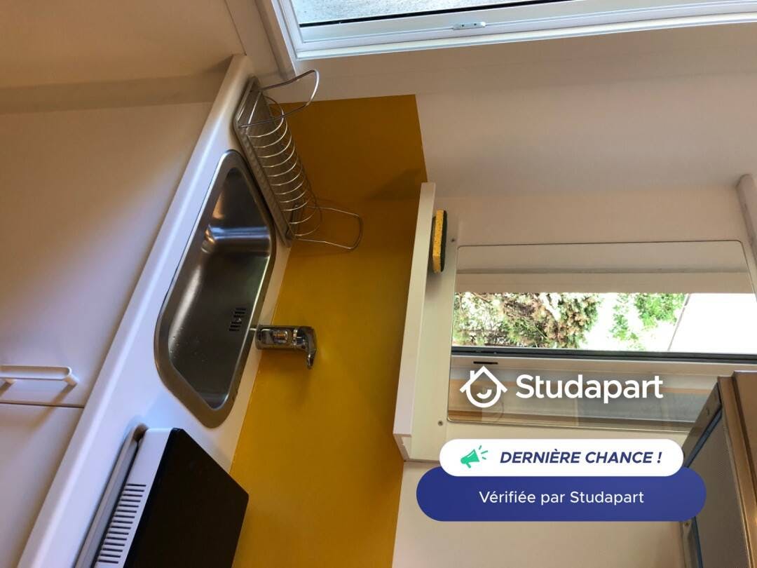 Apartment for rent for €400 per month in Marseille, Avenue du Prado