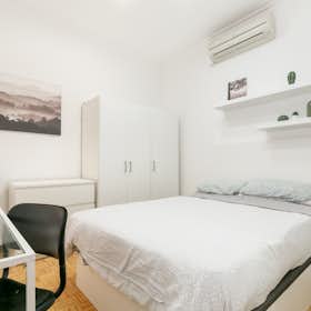 Private room for rent for €704 per month in Barcelona, Carrer de Balmes
