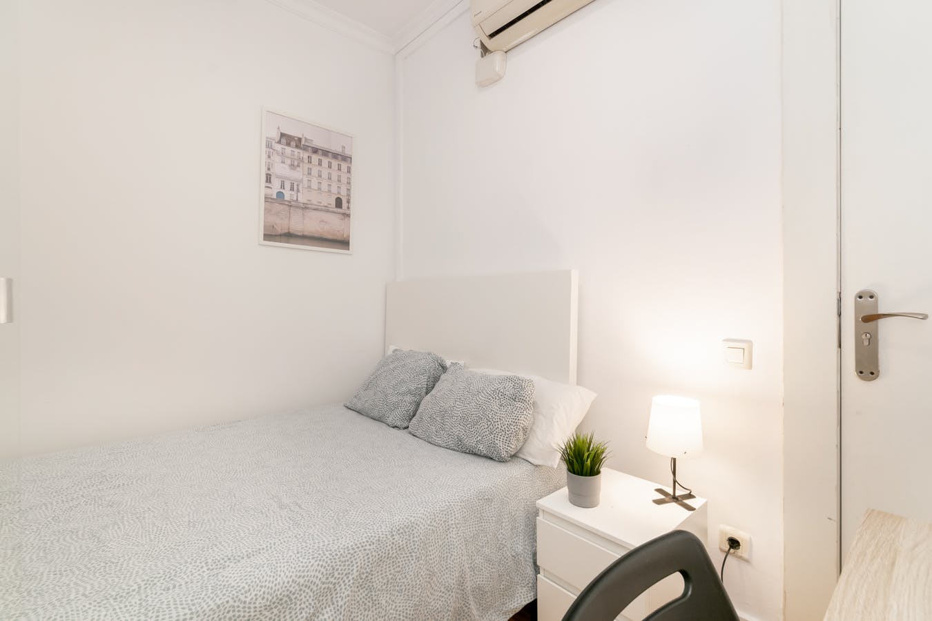 Private room for rent for €723 per month in Barcelona, Carrer de Balmes