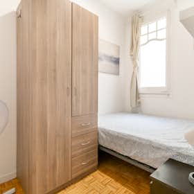 Private room for rent for €613 per month in Barcelona, Carrer de Balmes