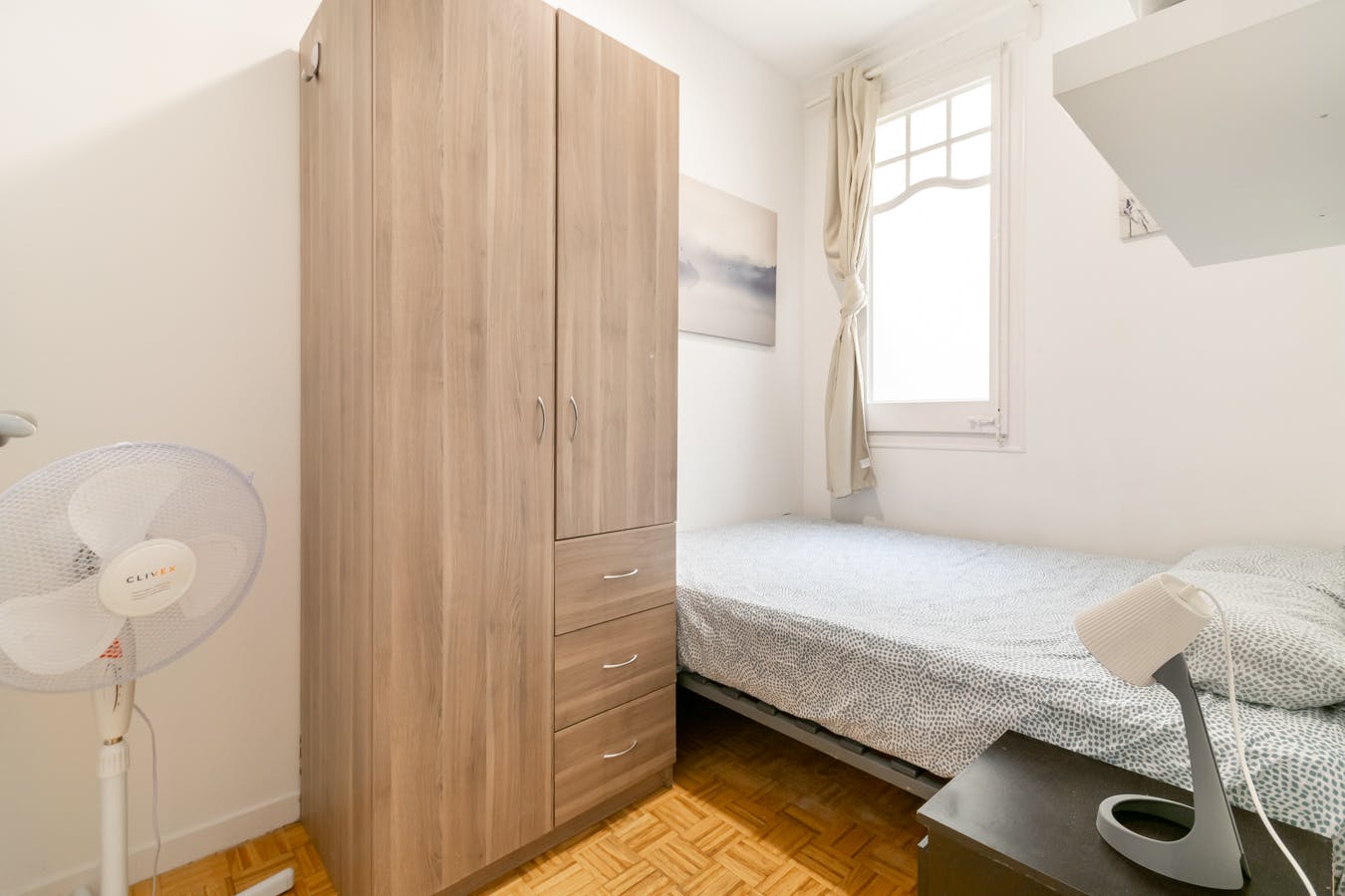 Private room for rent for €749 per month in Barcelona, Carrer de Balmes