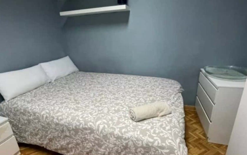 Private room for rent for €749 per month in Barcelona, Carrer de Balmes