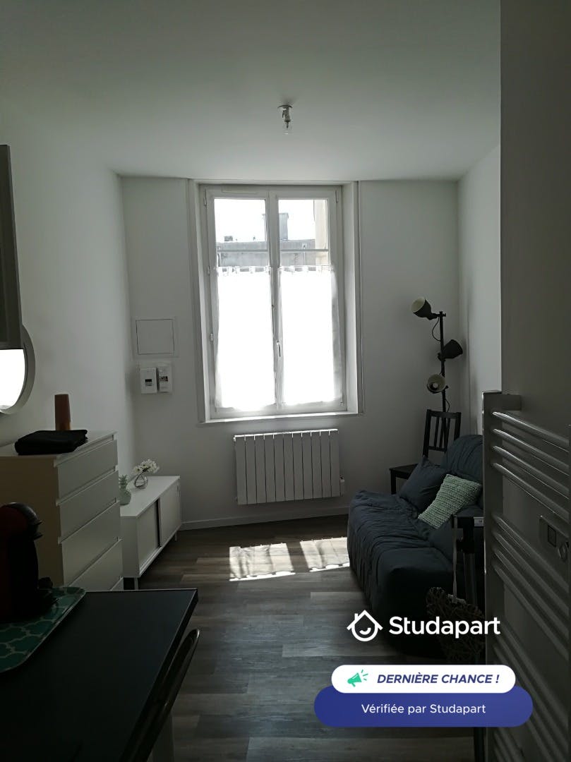 Apartament de închiriat pentru 400 EUR pe lună în Reims, Rue du Château de Porte Mars