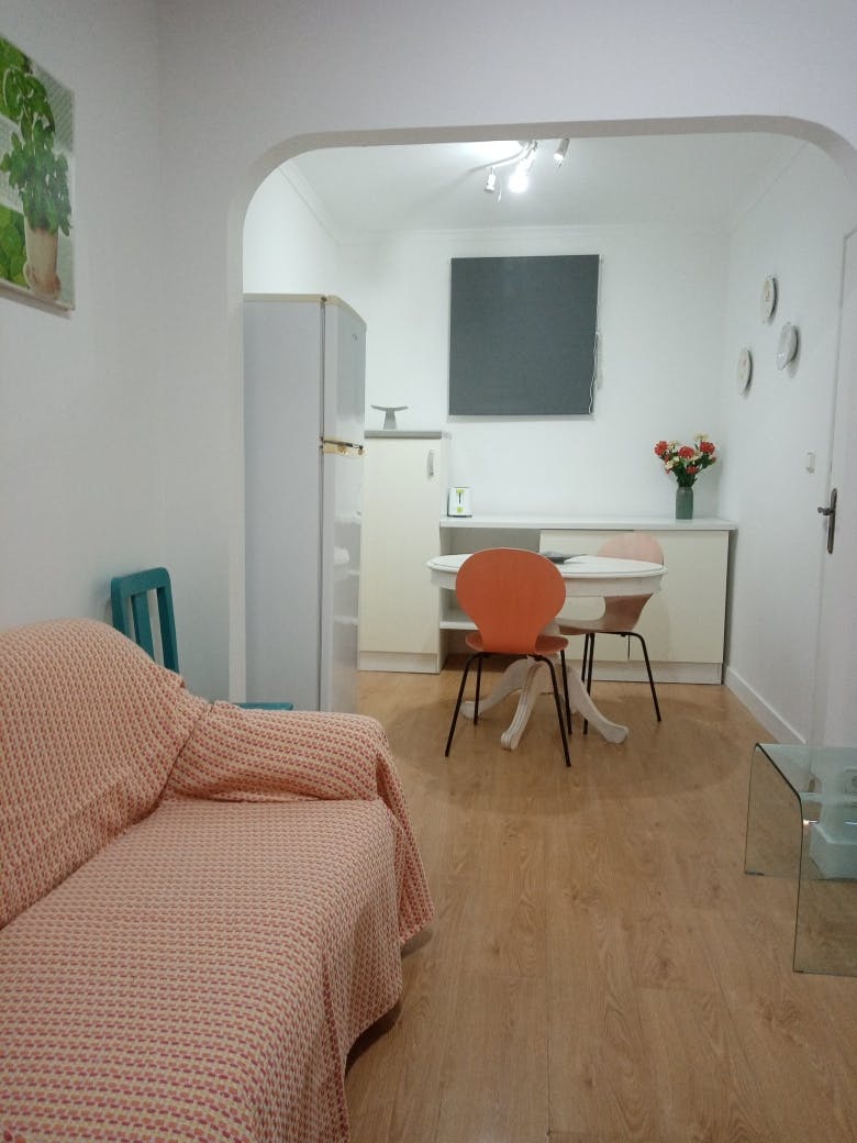 Apartment for rent for €1,150 per month in Lisbon, Calçada da Quintinha