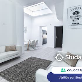 Private room for rent for €480 per month in Roubaix, Rue Philippe de Girard