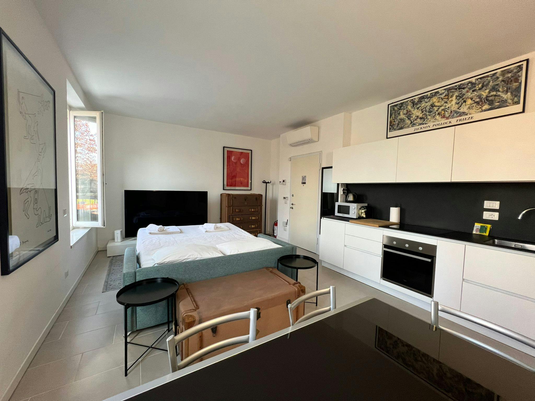 Studio for rent for €1,300 per month in Milan, Viale Umbria