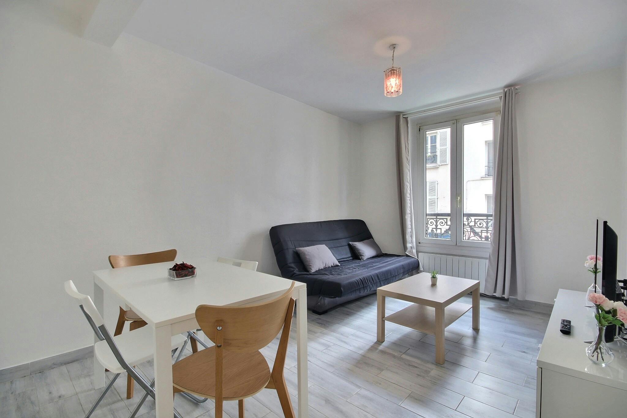 Apartment for rent for €1,539 per month in Paris, Rue Boissieu