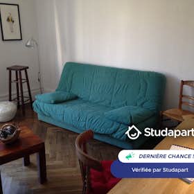 Apartment for rent for €1,080 per month in Lyon, Rue de Trion