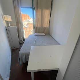 Private room for rent for €739 per month in Barcelona, Avinguda Diagonal