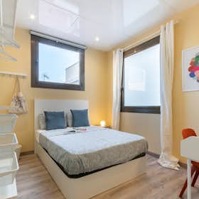 Private room for rent for €856 per month in Barcelona, Gran Via de les Corts Catalanes