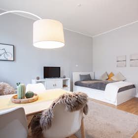 Huis te huur voor € 1.300 per maand in Düsseldorf, Oberbilker Allee