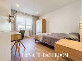 Privé kamer te huur voor € 420 per maand in Oviedo, Avenida de Pumarín