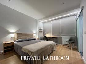 私人房间 正在以 €450 的月租出租，其位于 Oviedo, Avenida de Pumarín
