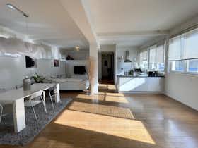 Apartment for rent for €2,200 per month in Saint-Denis, Rue du Landy