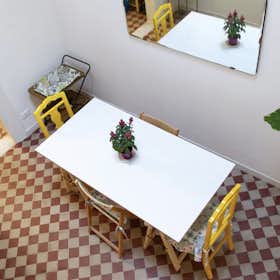 Appartement te huur voor € 1.500 per maand in Palermo, Vicolo Giuseppe Vitale