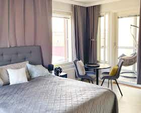 单间公寓 正在以 €1,300 的月租出租，其位于 Espoo, Niittyportti