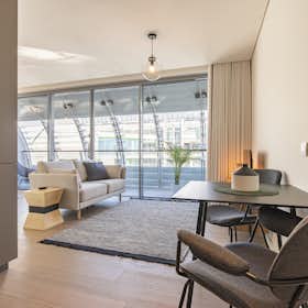 Studio for rent for €1,800 per month in Lisbon, Rua Telhal Olivais