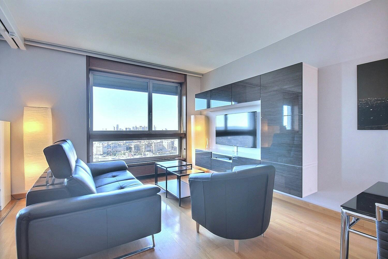 Apartment for rent for €2,149 per month in Paris, Quai de Grenelle