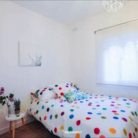Mehrbettzimmer for rent for 420 € per month in Madrid, Calle de Arlanza