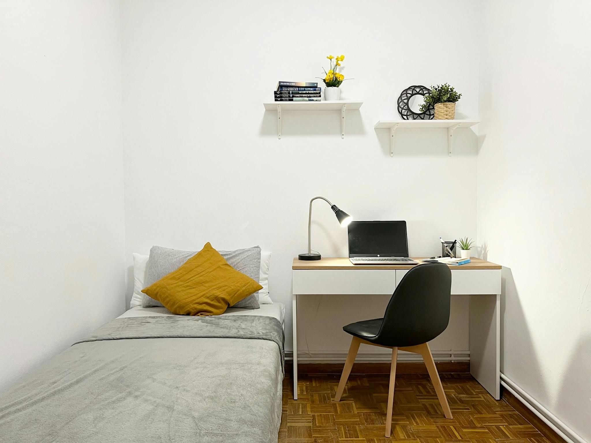 Calle del Dos de Mayo, Madrid preview