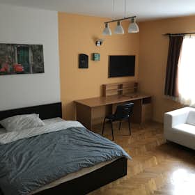 Private room for rent for HUF 136,467 per month in Budapest, Lónyay utca