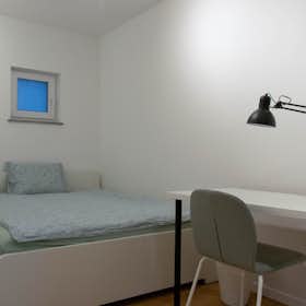 Private room for rent for €650 per month in Ljubljana, Teslova ulica