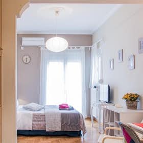 Apartment for rent for €1,200 per month in Athens, Ipeirou