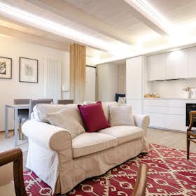 Apartment for rent for €2,200 per month in Bologna, Via Aureliano Pertile